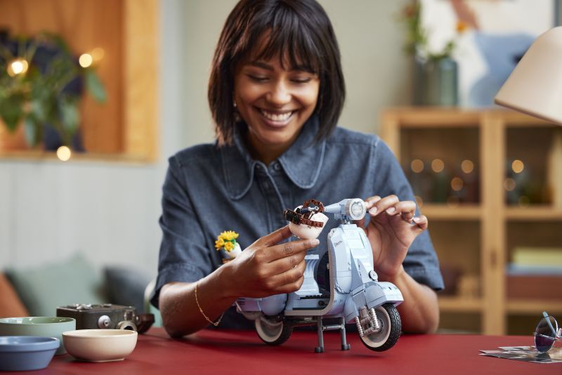 LEGO Icons Vespa 125 (10298) φωτογραφία