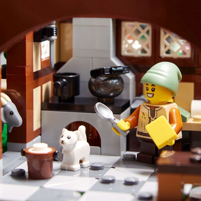 LEGO® Icons Medieval Town Square (10332) φωτογραφία