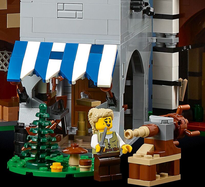 LEGO® Icons Medieval Town Square (10332) φωτογραφία