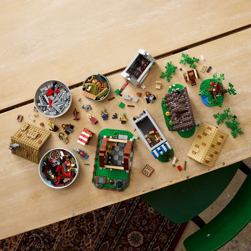 LEGO® Icons Medieval Town Square (10332) φωτογραφία