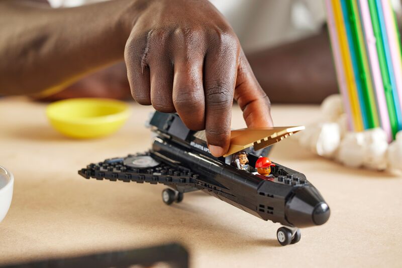 LEGO® Icons Over The Moon With Pharrell Williams (10391) φωτογραφία