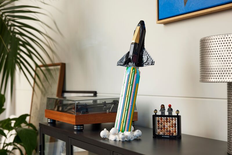 LEGO® Icons Over The Moon With Pharrell Williams (10391) φωτογραφία