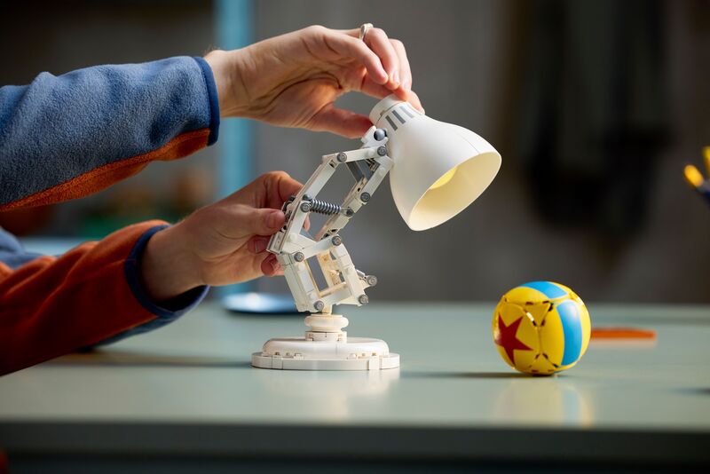 LEGO® Ideas Disney Luxo JR. (21357) φωτογραφία