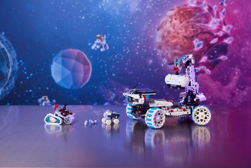 LEGO Technic Lunar Outpost Moon Rover Space Vehicle (42211) φωτογραφία