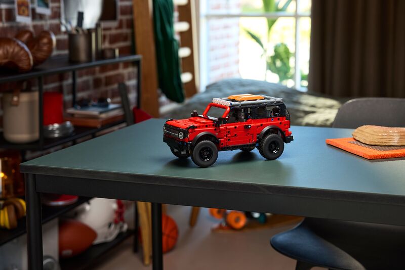 LEGO Technic Ford Bronco Suv (42213) φωτογραφία