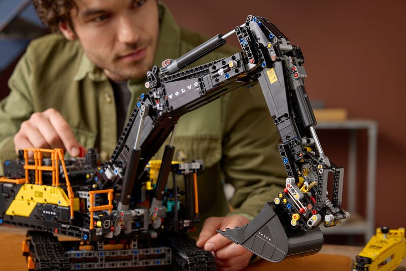 LEGO Technic Volvo EC500 Hybrid Excavator (42215) φωτογραφία
