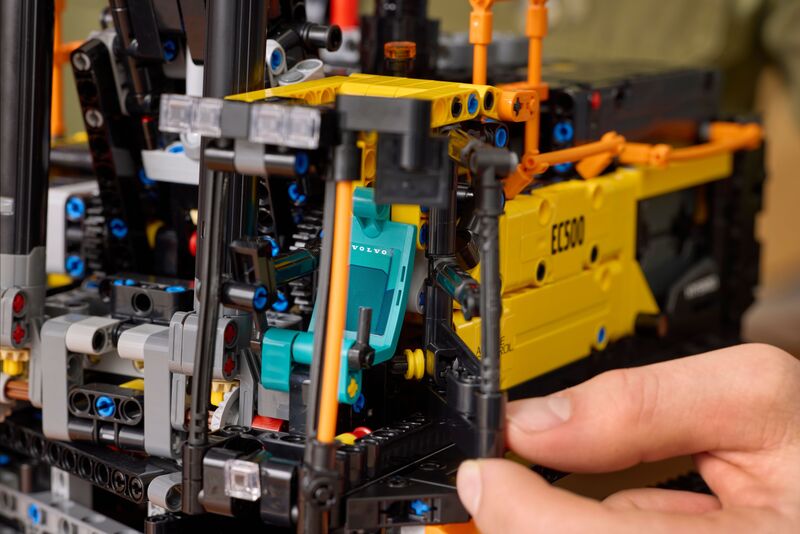 LEGO Technic Volvo EC500 Hybrid Excavator (42215) φωτογραφία