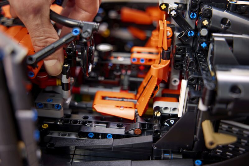 LEGO® Technic Koenigsegg Sadair's Spear Megacar (42232) - φωτογραφία 6