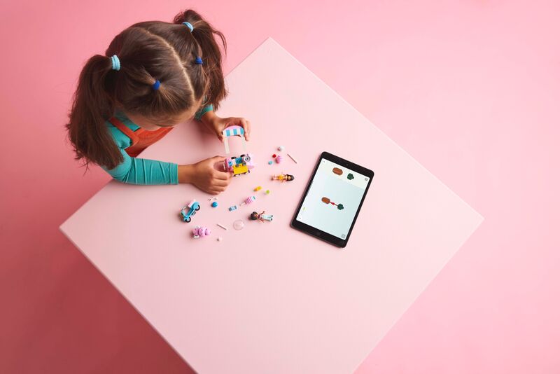 LEGO Friends Cotton Candy Stand & Scooter (42643) φωτογραφία