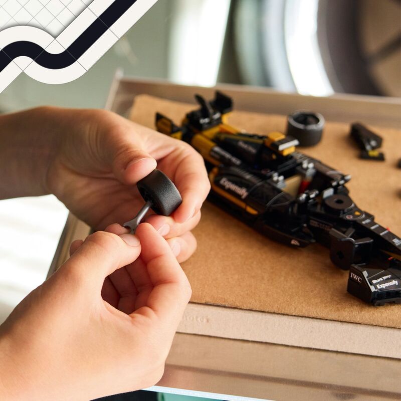 LEGO® Speed Champions APXGP Team Race Car From F1 The Movie (77252) - φωτογραφία 4