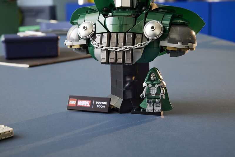 LEGO® Super Heroes Doctor Doom Bust (76345) - φωτογραφία 6