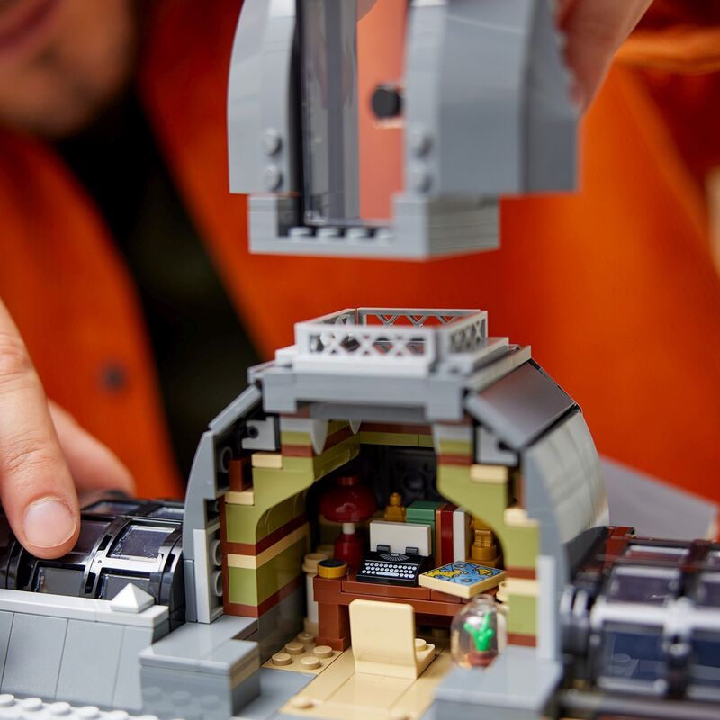 LEGO® Icons Natural History Museum (10326) φωτογραφία