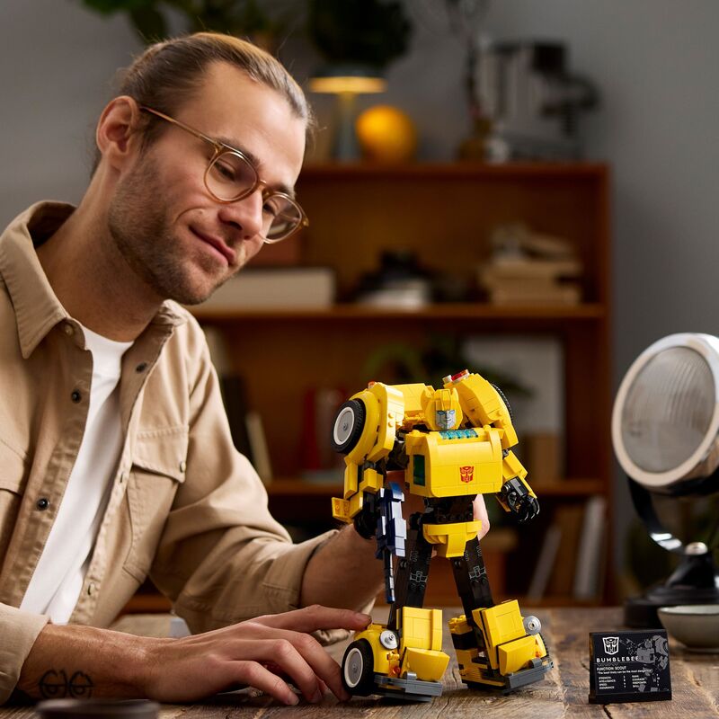 LEGO® Icons Transformers Bumblebee (10338) φωτογραφία