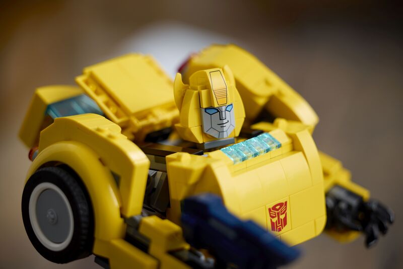 LEGO® Icons Transformers Bumblebee (10338) φωτογραφία