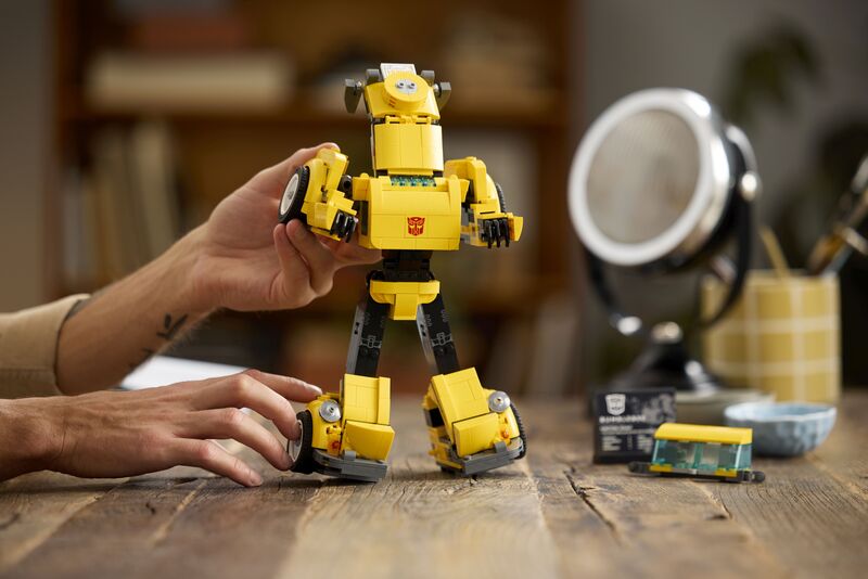 LEGO® Icons Transformers Bumblebee (10338) φωτογραφία