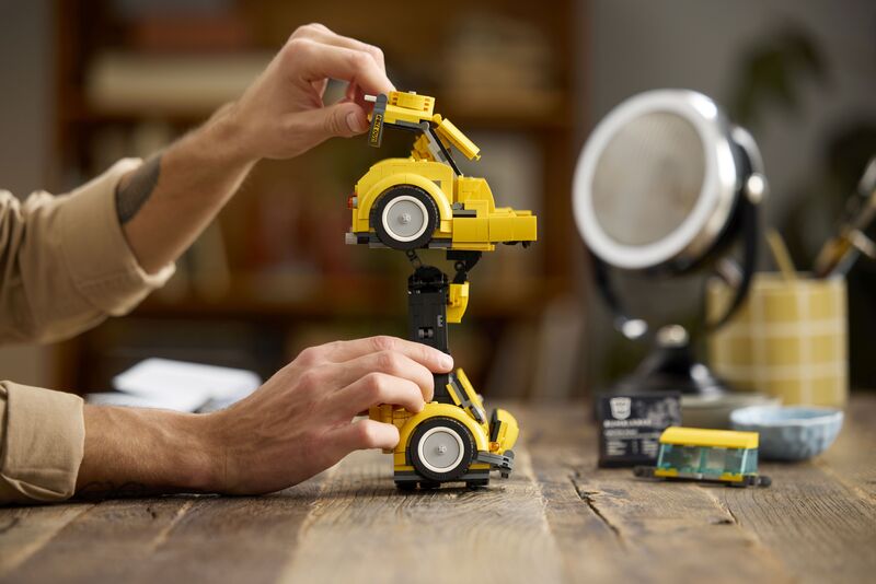 LEGO® Icons Transformers Bumblebee (10338) φωτογραφία