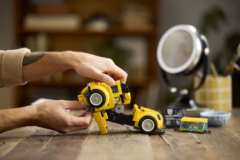 LEGO® Icons Transformers Bumblebee (10338) φωτογραφία