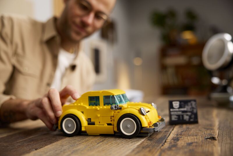 LEGO® Icons Transformers Bumblebee (10338) φωτογραφία