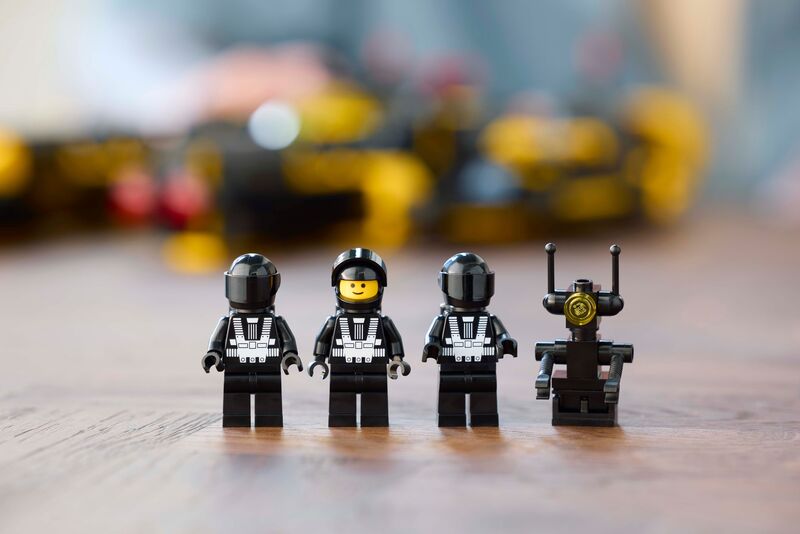 LEGO® Icons Blacktron Renegade (10355) φωτογραφία