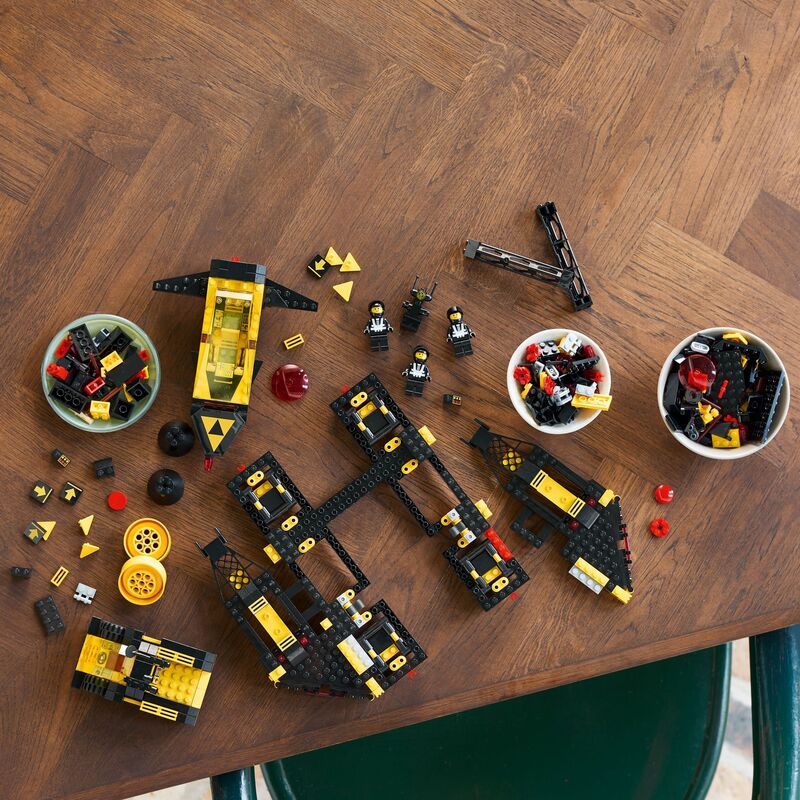 LEGO® Icons Blacktron Renegade (10355) φωτογραφία