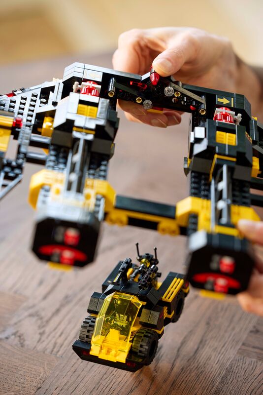 LEGO® Icons Blacktron Renegade (10355) φωτογραφία