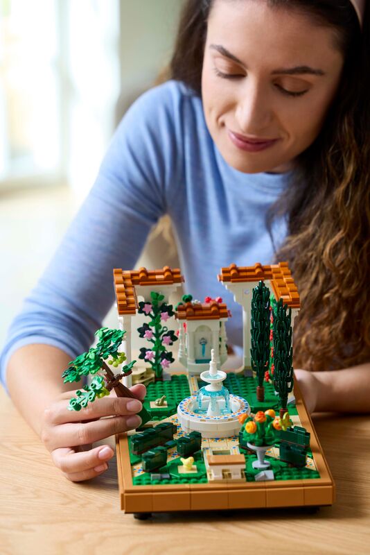 LEGO® Icons Fountain Garden (10359) φωτογραφία