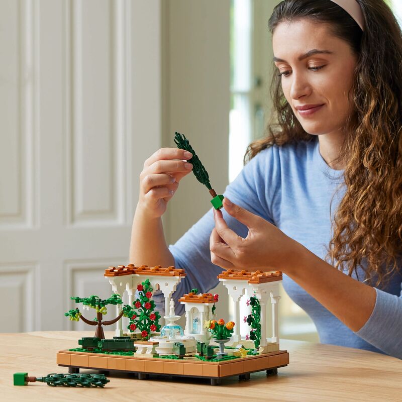LEGO® Icons Fountain Garden (10359) φωτογραφία