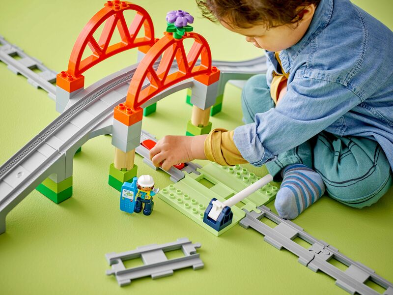 LEGO® DUPLO® Train Bridge & Tracks Expansion Set (10426) - φωτογραφία 4