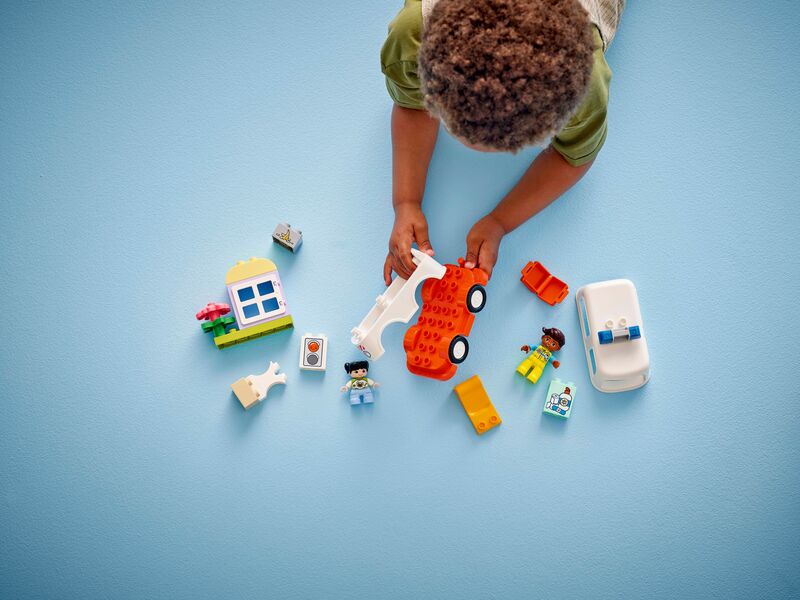 LEGO Duplo Ambulance & Driver (10447) φωτογραφία