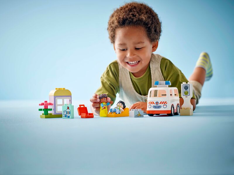 LEGO Duplo Ambulance & Driver (10447) φωτογραφία