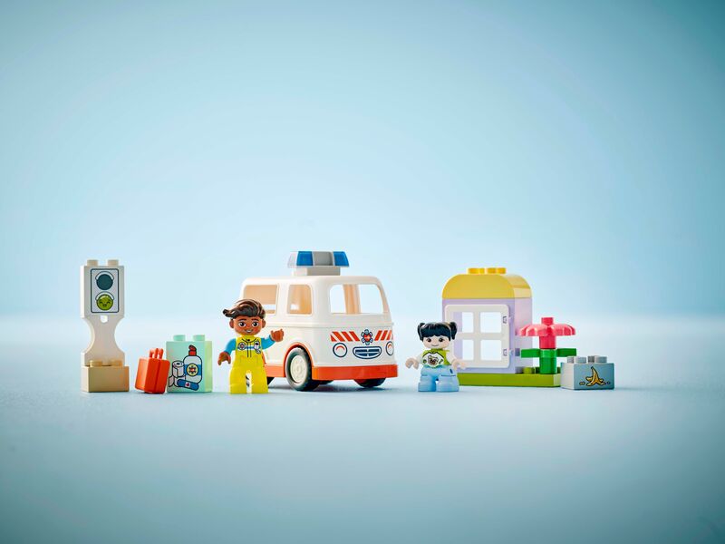 LEGO Duplo Ambulance & Driver (10447) φωτογραφία