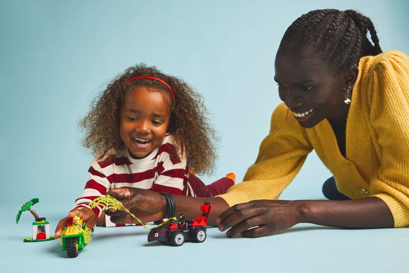 LEGO Super Heroes Spin & Electro Dinosaur Vehicle Chase (11198) φωτογραφία