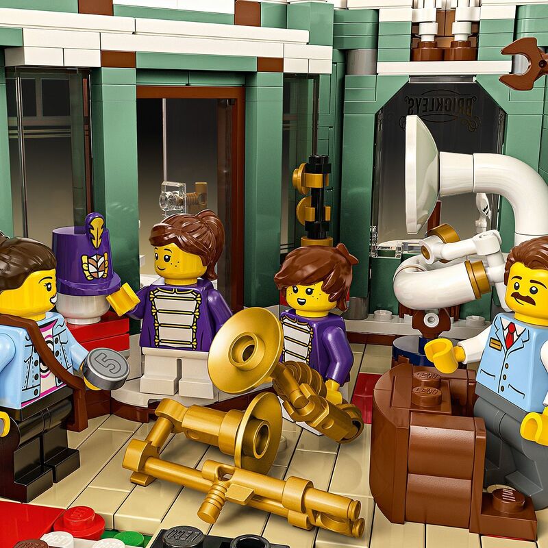 LEGO® Icons Shopping Street (11371) - φωτογραφία 3