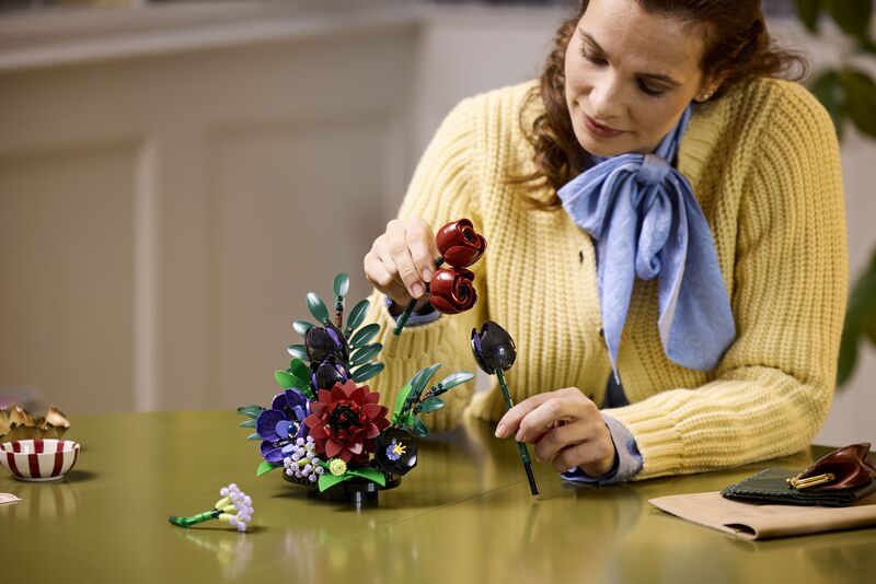 LEGO® Botanicals Dark Flower Arrangement (11513) - φωτογραφία 6