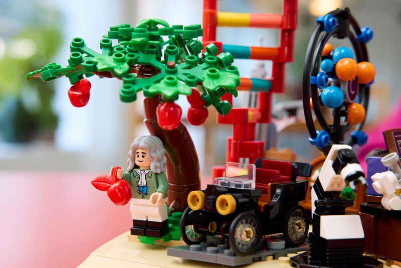 LEGO® Ideas The Evolution Of Stem (21355) φωτογραφία