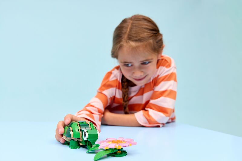 LEGO Creator 3in1 Turtle With A Water Lily Flower (31377) φωτογραφία
