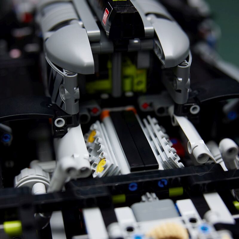 LEGO Technic Peugeot 9X8 24H Le Mans Hybrid Hypercar (42156) φωτογραφία