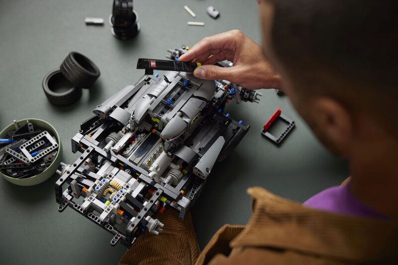 LEGO Technic Peugeot 9X8 24H Le Mans Hybrid Hypercar (42156) φωτογραφία