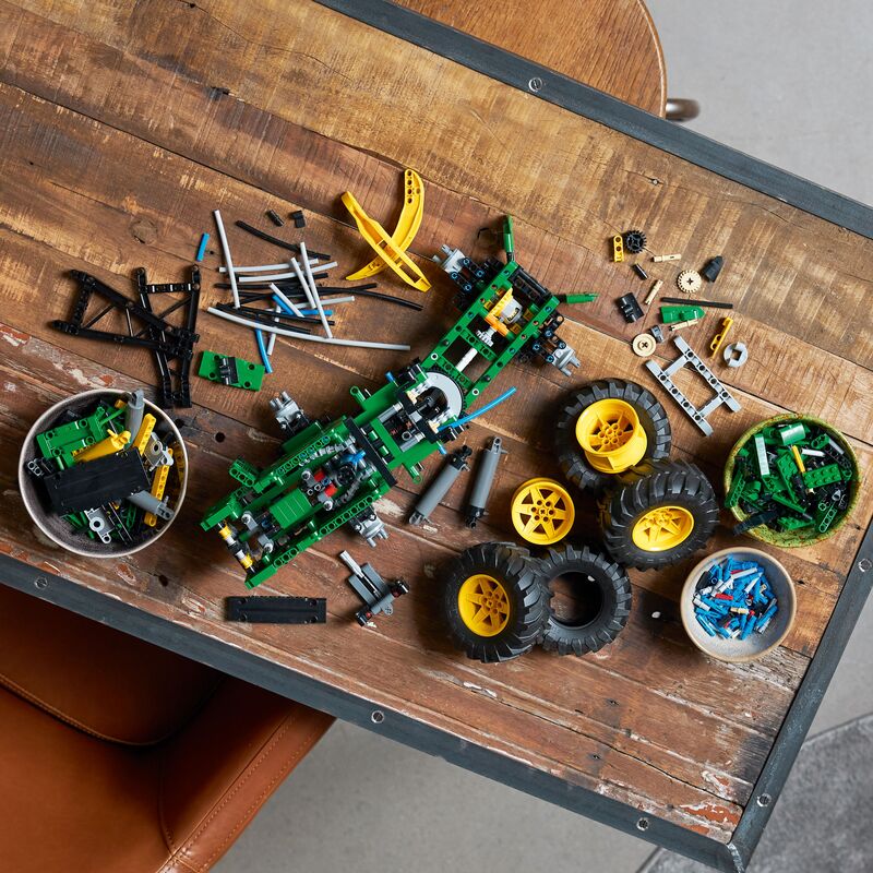 LEGO Technic John Deere 948L-II Skidder (42157) φωτογραφία