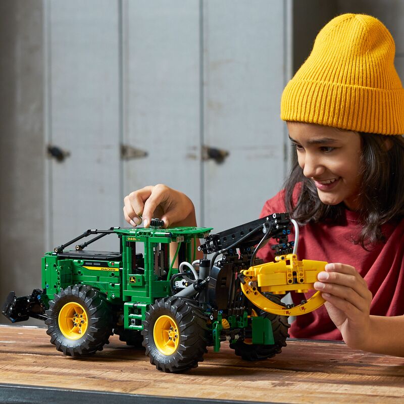 LEGO Technic John Deere 948L-II Skidder (42157) φωτογραφία