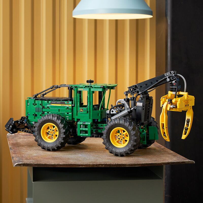 LEGO Technic John Deere 948L-II Skidder (42157) φωτογραφία