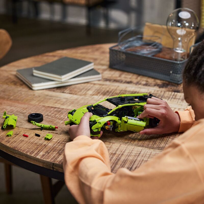 LEGO Technic Lamborghini Huracan Tecnica (42161) φωτογραφία