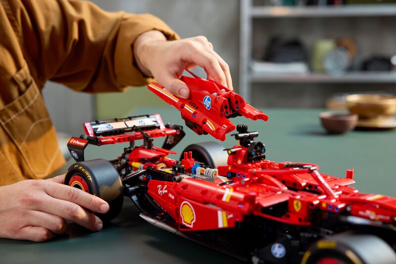 LEGO Technic Ferrari SF-24 F1 Car (42207) φωτογραφία