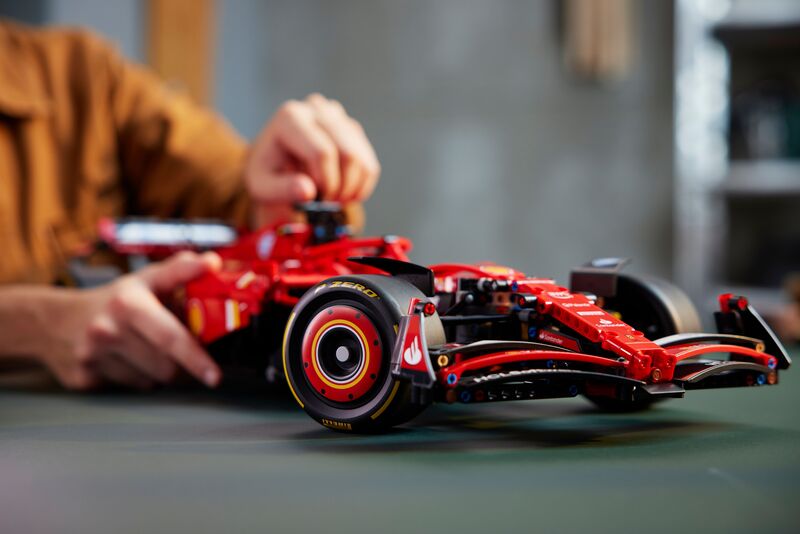 LEGO Technic Ferrari SF-24 F1 Car (42207) φωτογραφία
