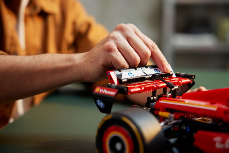 LEGO Technic Ferrari SF-24 F1 Car (42207) φωτογραφία
