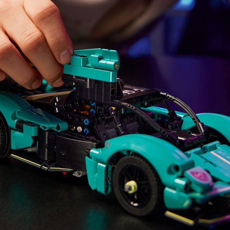 LEGO Technic Aston Martin Valkyrie (42208) φωτογραφία