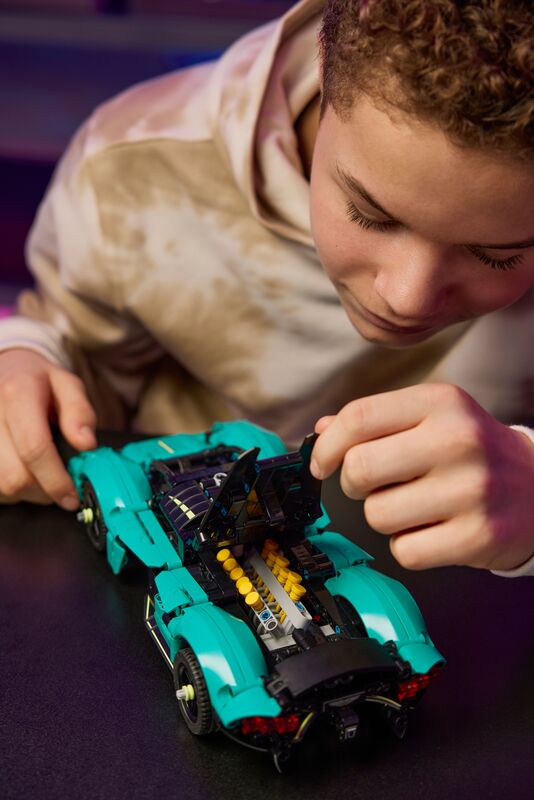 LEGO Technic Aston Martin Valkyrie (42208) φωτογραφία