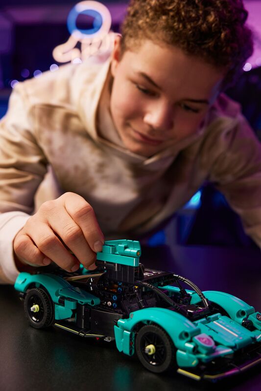 LEGO Technic Aston Martin Valkyrie (42208) φωτογραφία