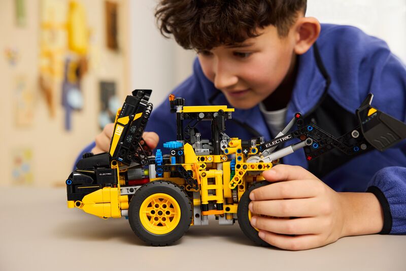 LEGO Technic Volvo L120 Electric Wheel Loader (42209) φωτογραφία