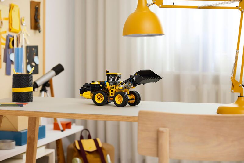 LEGO Technic Volvo L120 Electric Wheel Loader (42209) φωτογραφία